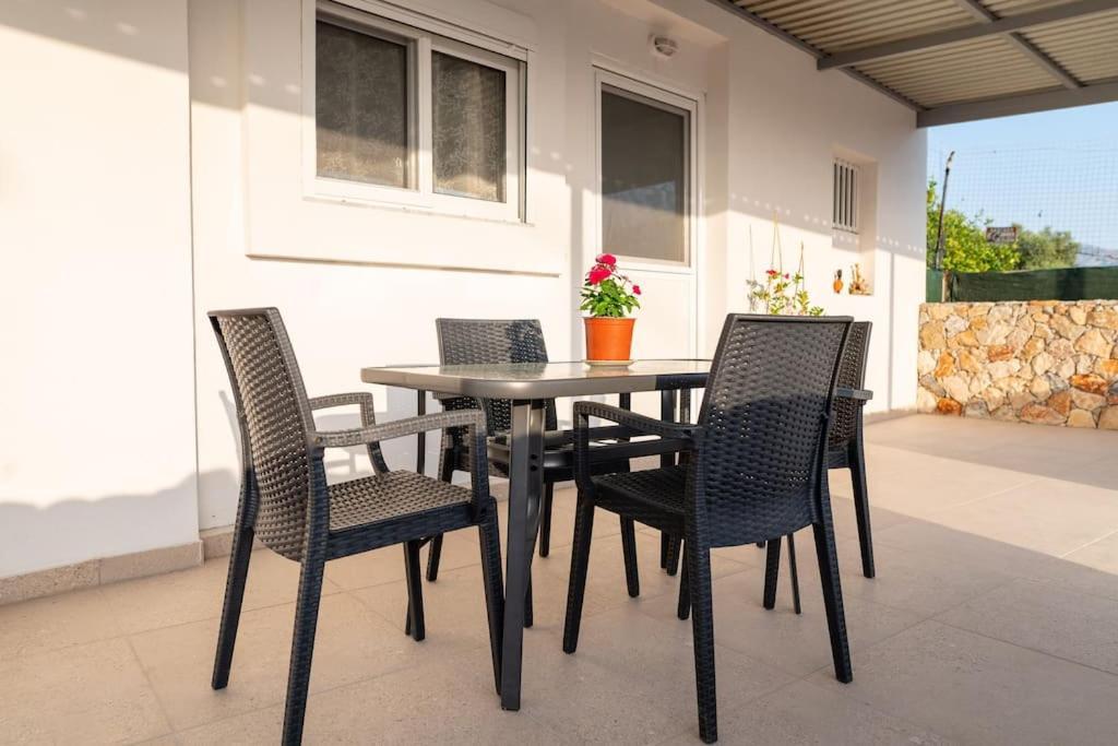 Apartament Zografia - Charming House Near The Coast Marmari  Zewnętrze zdjęcie
